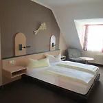 Regina 3*