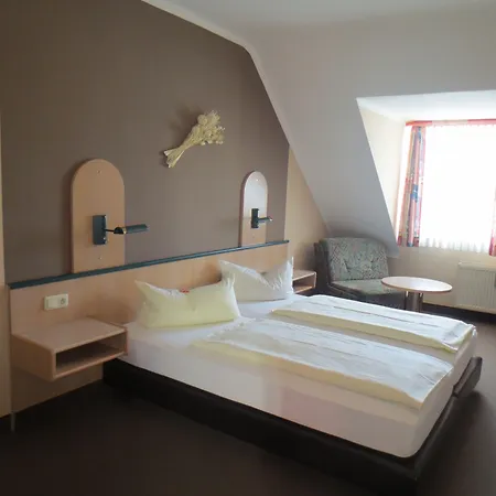 Regina 3*
